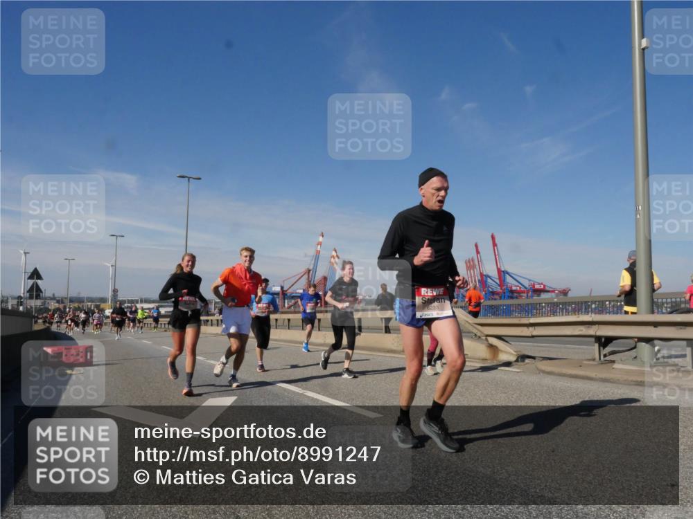 03.10.2025 - Köhlbrandbrückenlauf Matties Gatica Varas http://msf.ph/oto/8991247 03.10.2025 12:42:04 Position 2 6233 meine-sportfotos.de