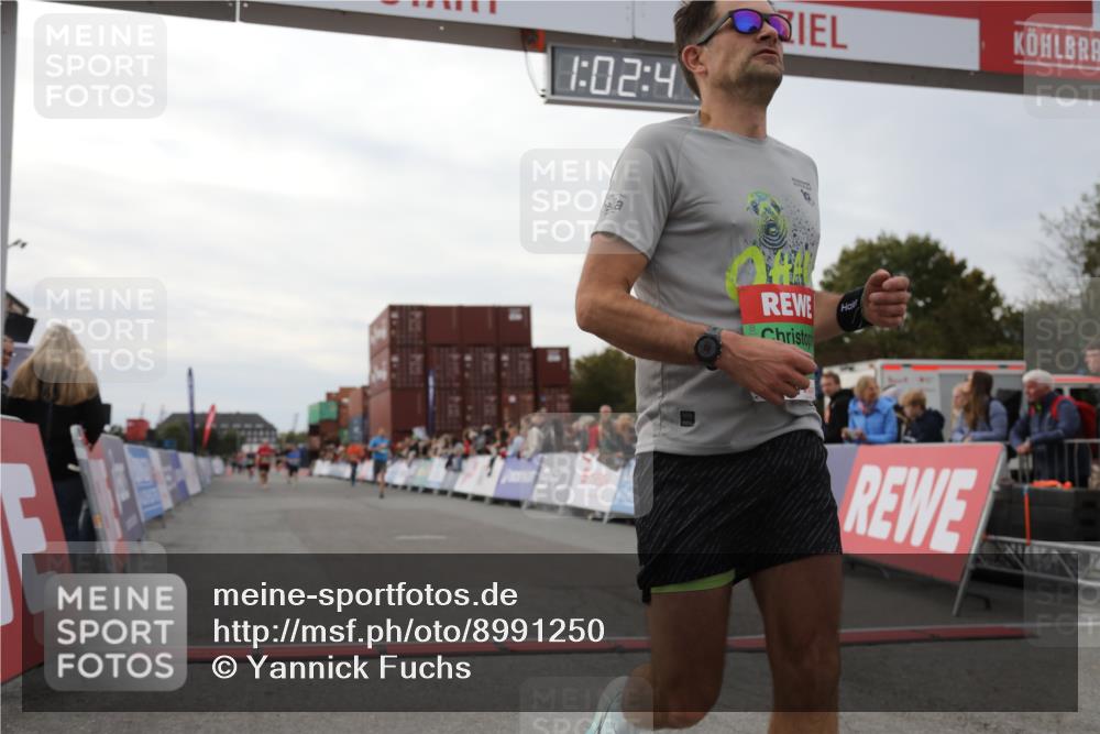 03.10.2025 - Köhlbrandbrückenlauf Yannick Fuchs http://msf.ph/oto/8991250 03.10.2025 16:02:39 Ziel 7102, 7411, 8784, 8786, 9595, 9670 meine-sportfotos.de