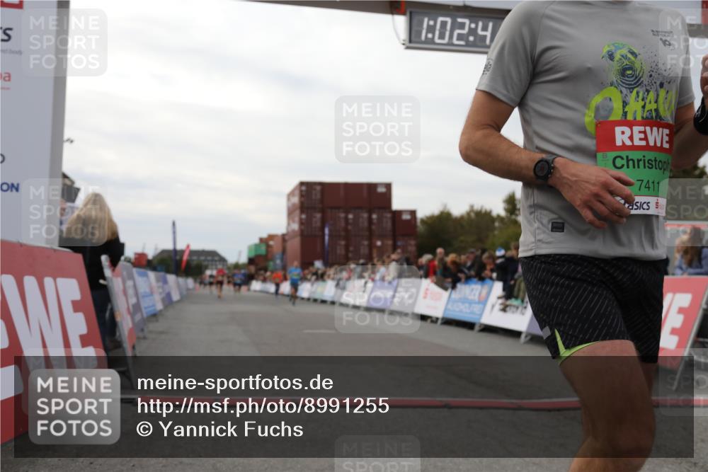 03.10.2025 - Köhlbrandbrückenlauf Yannick Fuchs http://msf.ph/oto/8991255 03.10.2025 16:02:40 Ziel 7102, 7411, 8784, 8786, 9595, 9670 meine-sportfotos.de