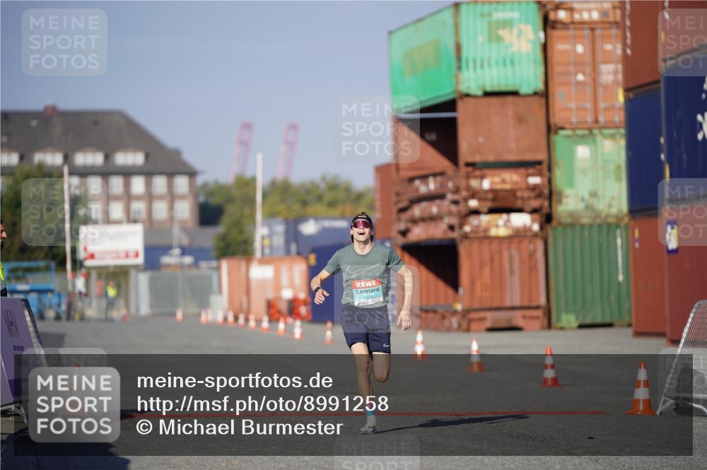 03.10.2025 - Köhlbrandbrückenlauf Michael Burmester http://msf.ph/oto/8991258 03.10.2025 09:44:27 Ziel  meine-sportfotos.de