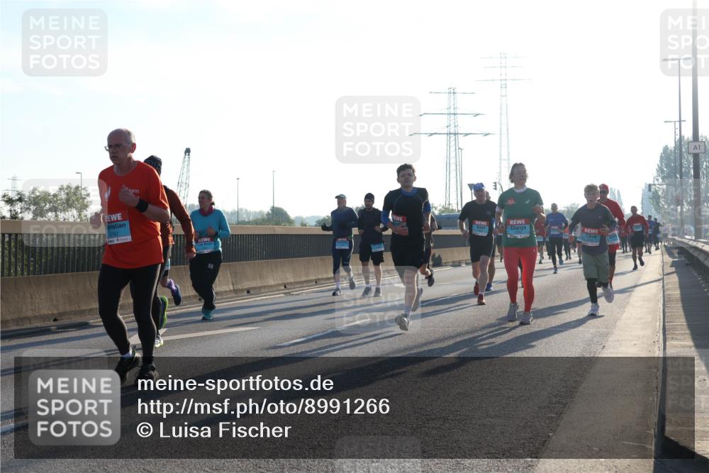 03.10.2025 - Köhlbrandbrückenlauf Luisa Fischer http://msf.ph/oto/8991266 03.10.2025 10:16:06 Position 3 2747, 1 meine-sportfotos.de