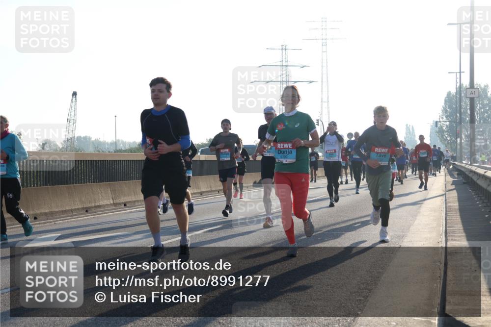03.10.2025 - Köhlbrandbrückenlauf Luisa Fischer http://msf.ph/oto/8991277 03.10.2025 10:16:07 Position 3 55, 3709, 1 meine-sportfotos.de