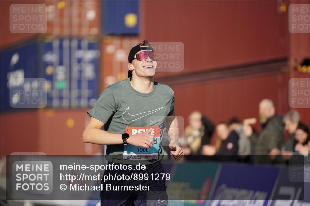 03.10.2025 - Köhlbrandbrückenlauf Michael Burmester http://msf.ph/oto/8991279 03.10.2025 09:44:31 Ziel 1008 meine-sportfotos.de