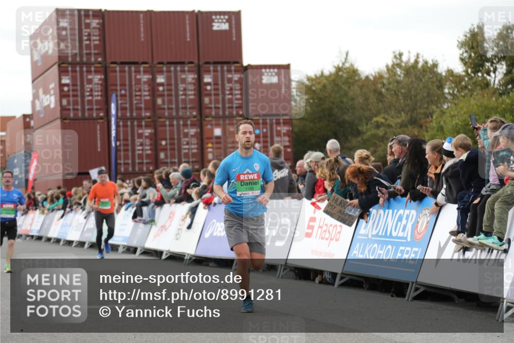 03.10.2025 - Köhlbrandbrückenlauf Yannick Fuchs http://msf.ph/oto/8991281 03.10.2025 16:02:44 Ziel 7099, 7102, 7180, 7277, 8048, 9511, 9595, 9670 meine-sportfotos.de