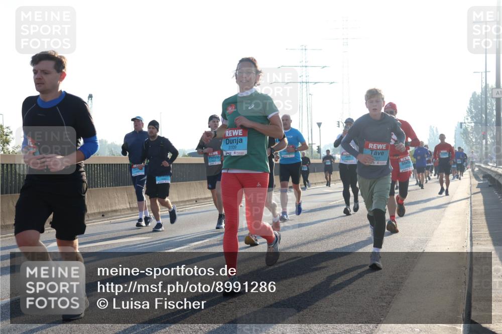 03.10.2025 - Köhlbrandbrückenlauf Luisa Fischer http://msf.ph/oto/8991286 03.10.2025 10:16:08 Position 3 3709, 707, 1 meine-sportfotos.de