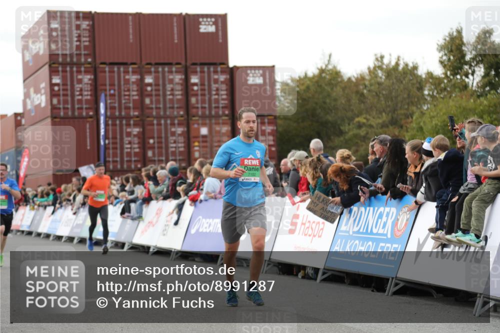 03.10.2025 - Köhlbrandbrückenlauf Yannick Fuchs http://msf.ph/oto/8991287 03.10.2025 16:02:44 Ziel 7099, 7102, 7180, 7277, 8048, 9511, 9595, 9670 meine-sportfotos.de