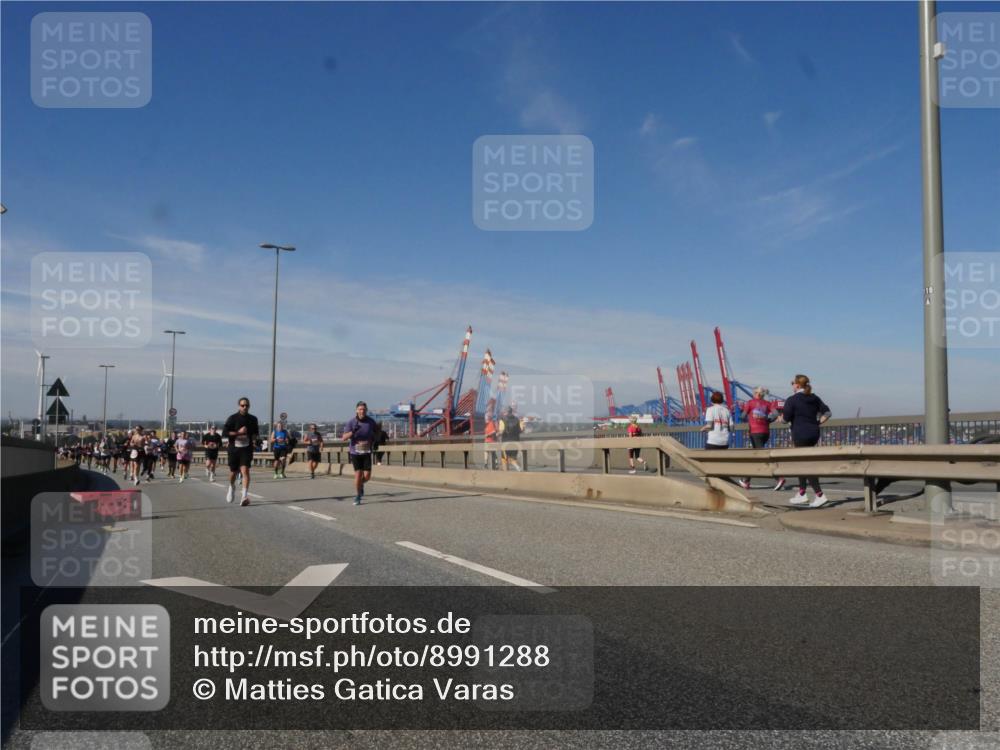 03.10.2025 - Köhlbrandbrückenlauf Matties Gatica Varas http://msf.ph/oto/8991288 03.10.2025 12:42:08 Position 2  meine-sportfotos.de