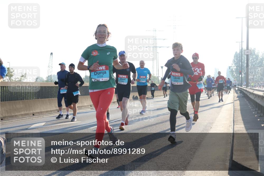 03.10.2025 - Köhlbrandbrückenlauf Luisa Fischer http://msf.ph/oto/8991289 03.10.2025 10:16:08 Position 3 3709, 1369, 3707 meine-sportfotos.de