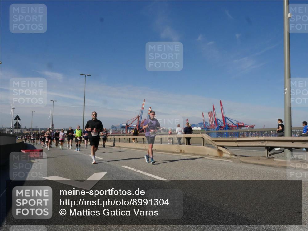 03.10.2025 - Köhlbrandbrückenlauf Matties Gatica Varas http://msf.ph/oto/8991304 03.10.2025 12:42:10 Position 2  meine-sportfotos.de