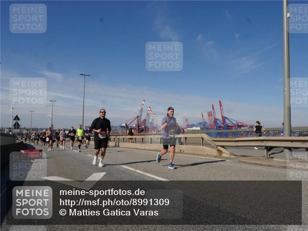 03.10.2025 - Köhlbrandbrückenlauf Matties Gatica Varas http://msf.ph/oto/8991309 03.10.2025 12:42:11 Position 2  meine-sportfotos.de
