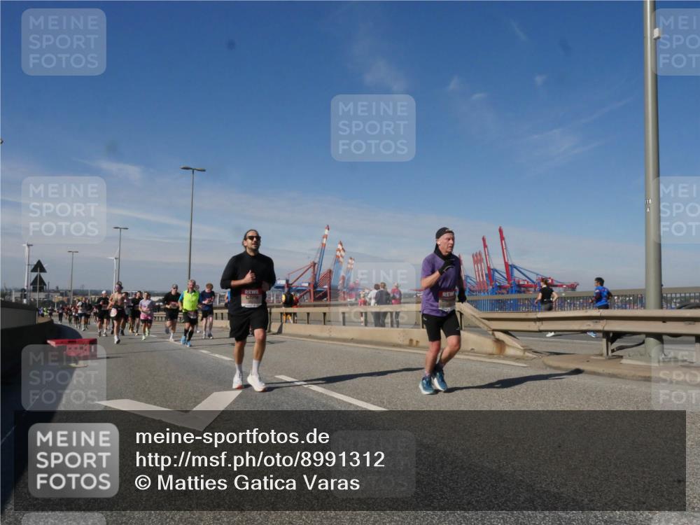 03.10.2025 - Köhlbrandbrückenlauf Matties Gatica Varas http://msf.ph/oto/8991312 03.10.2025 12:42:11 Position 2 118 meine-sportfotos.de