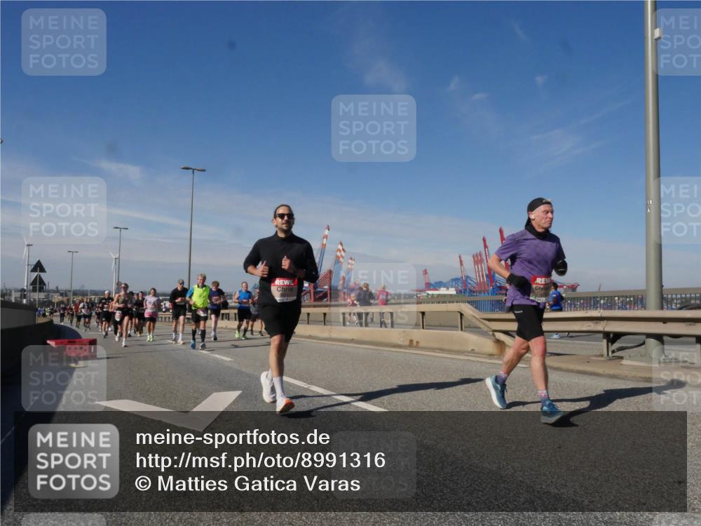 03.10.2025 - Köhlbrandbrückenlauf Matties Gatica Varas http://msf.ph/oto/8991316 03.10.2025 12:42:12 Position 2  meine-sportfotos.de