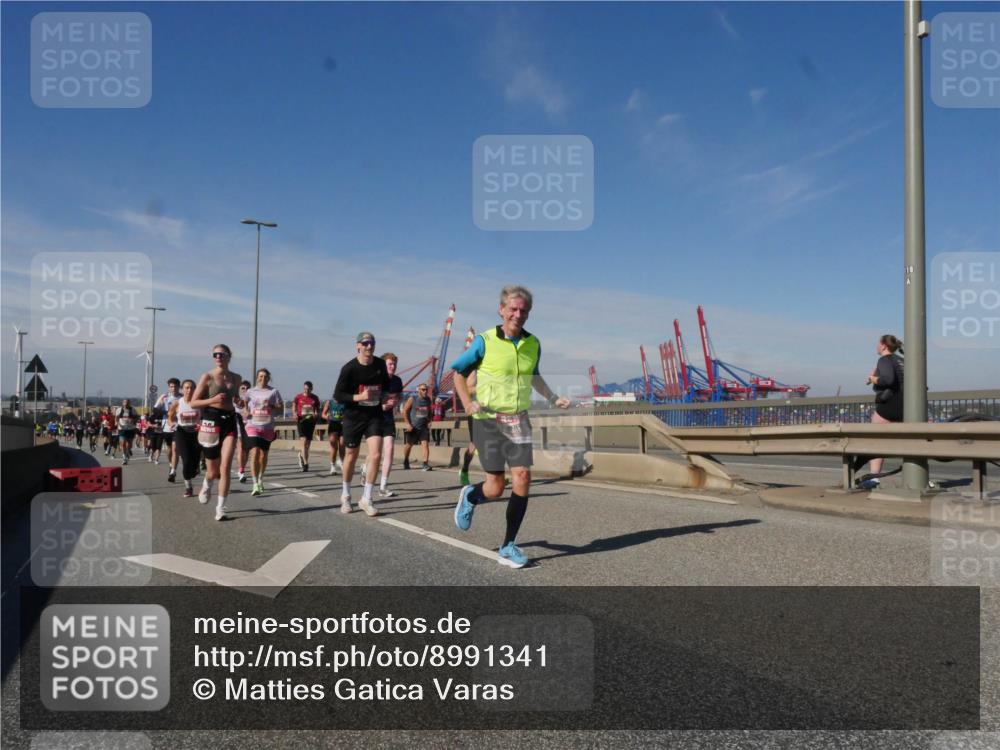 03.10.2025 - Köhlbrandbrückenlauf Matties Gatica Varas http://msf.ph/oto/8991341 03.10.2025 12:42:15 Position 2  meine-sportfotos.de