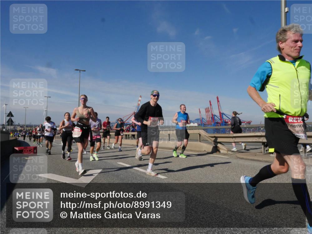 03.10.2025 - Köhlbrandbrückenlauf Matties Gatica Varas http://msf.ph/oto/8991349 03.10.2025 12:42:16 Position 2 450 meine-sportfotos.de