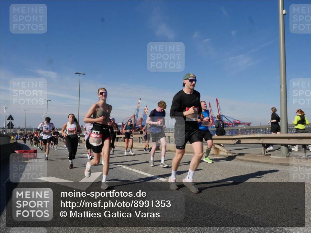 03.10.2025 - Köhlbrandbrückenlauf Matties Gatica Varas http://msf.ph/oto/8991353 03.10.2025 12:42:16 Position 2  meine-sportfotos.de