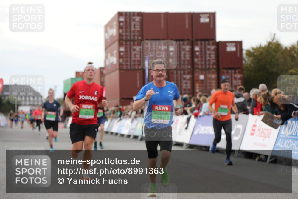 03.10.2025 - Köhlbrandbrückenlauf Yannick Fuchs http://msf.ph/oto/8991363 03.10.2025 16:02:46 Ziel 7099, 7102, 7180, 7277, 8048, 9511, 9595, 9670 meine-sportfotos.de