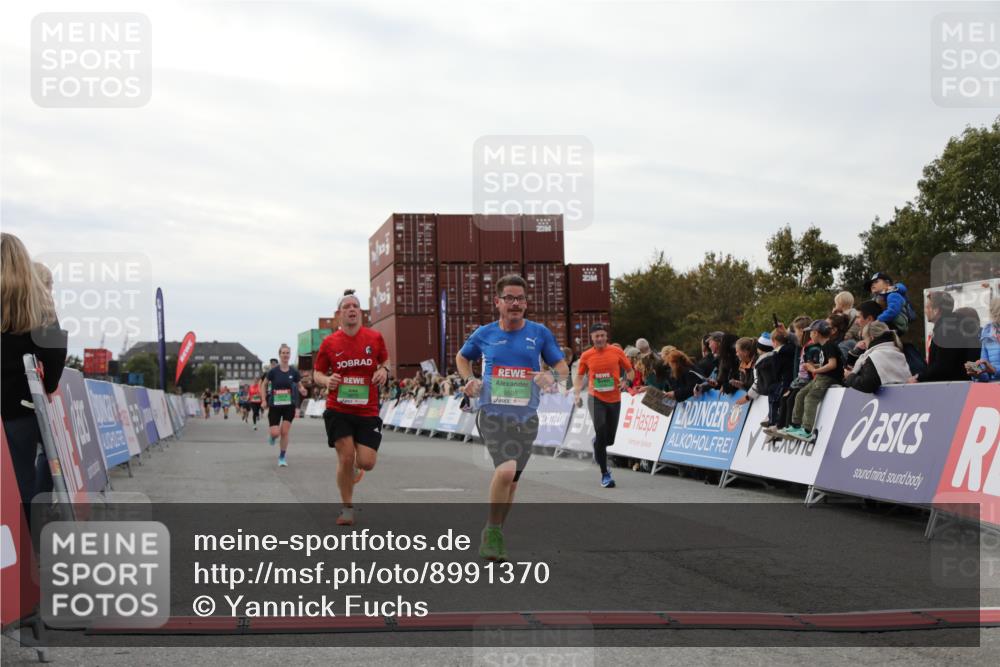 03.10.2025 - Köhlbrandbrückenlauf Yannick Fuchs http://msf.ph/oto/8991370 03.10.2025 16:02:47 Ziel 7099, 7102, 7180, 7277, 8048, 9511, 9595, 9670 meine-sportfotos.de