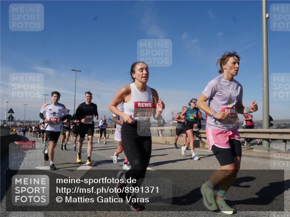 03.10.2025 - Köhlbrandbrückenlauf Matties Gatica Varas http://msf.ph/oto/8991371 03.10.2025 12:42:18 Position 2 4564, 6222 meine-sportfotos.de
