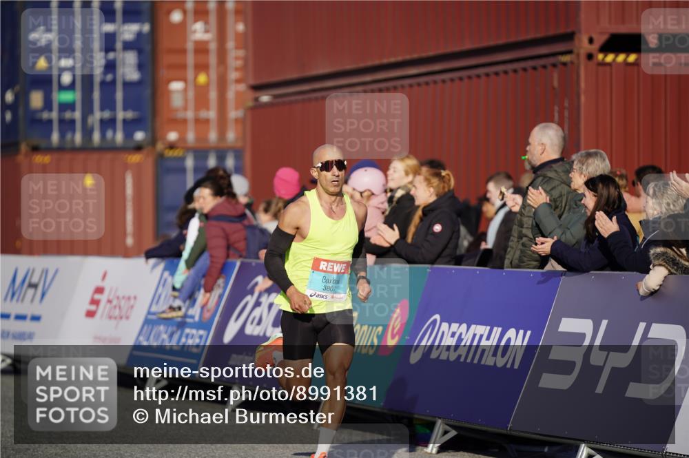 03.10.2025 - Köhlbrandbrückenlauf Michael Burmester http://msf.ph/oto/8991381 03.10.2025 09:46:24 Ziel 3714, 3807 meine-sportfotos.de