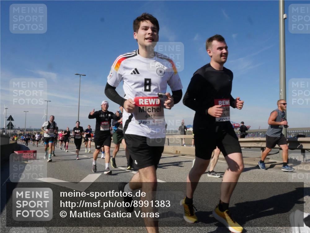 03.10.2025 - Köhlbrandbrückenlauf Matties Gatica Varas http://msf.ph/oto/8991383 03.10.2025 12:42:19 Position 2 20, 4312, 4302 meine-sportfotos.de