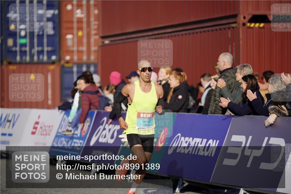 03.10.2025 - Köhlbrandbrückenlauf Michael Burmester http://msf.ph/oto/8991389 03.10.2025 09:46:24 Ziel 3714, 3807 meine-sportfotos.de