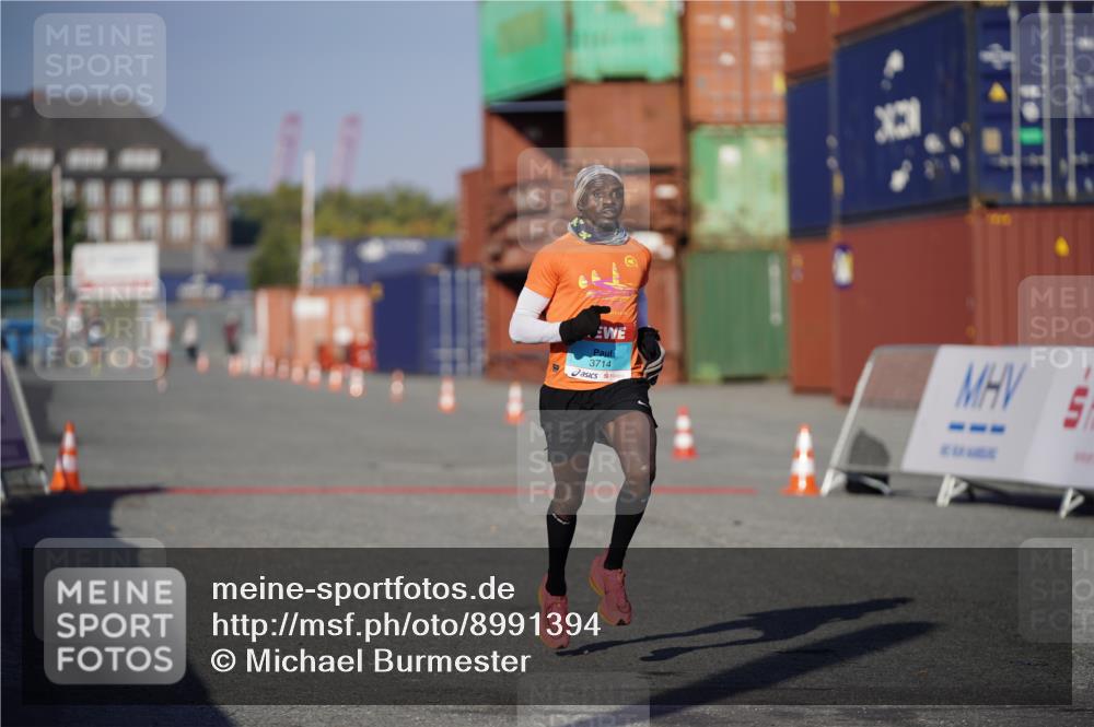03.10.2025 - Köhlbrandbrückenlauf Michael Burmester http://msf.ph/oto/8991394 03.10.2025 09:46:26 Ziel 3714, 3807 meine-sportfotos.de