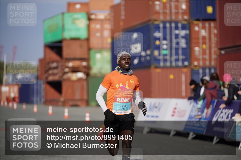 03.10.2025 - Köhlbrandbrückenlauf Michael Burmester http://msf.ph/oto/8991405 03.10.2025 09:46:27 Ziel 3714, 3807 meine-sportfotos.de