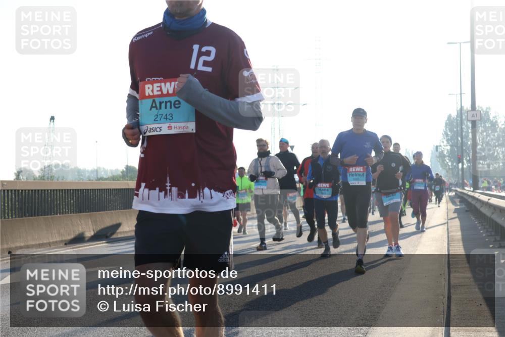 03.10.2025 - Köhlbrandbrückenlauf Luisa Fischer http://msf.ph/oto/8991411 03.10.2025 10:16:20 Position 3 33, 2743, 12, 3261, 1 meine-sportfotos.de