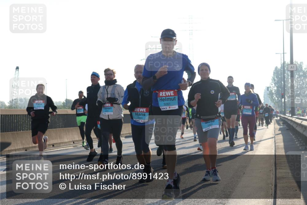 03.10.2025 - Köhlbrandbrückenlauf Luisa Fischer http://msf.ph/oto/8991423 03.10.2025 10:16:21 Position 3 1340, 3261, 3493, 1 meine-sportfotos.de