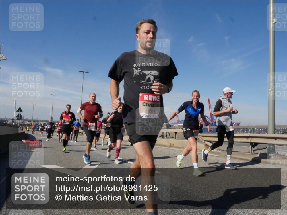 03.10.2025 - Köhlbrandbrückenlauf Matties Gatica Varas http://msf.ph/oto/8991425 03.10.2025 12:42:24 Position 2 4588 meine-sportfotos.de