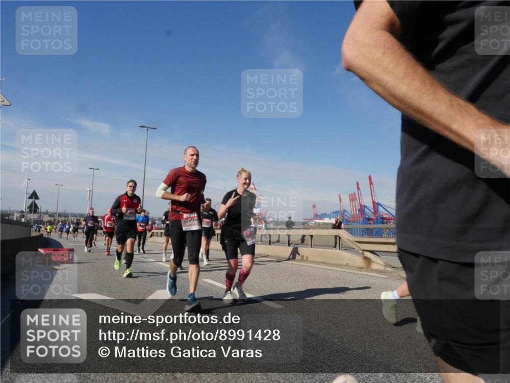 03.10.2025 - Köhlbrandbrückenlauf Matties Gatica Varas http://msf.ph/oto/8991428 03.10.2025 12:42:24 Position 2  meine-sportfotos.de