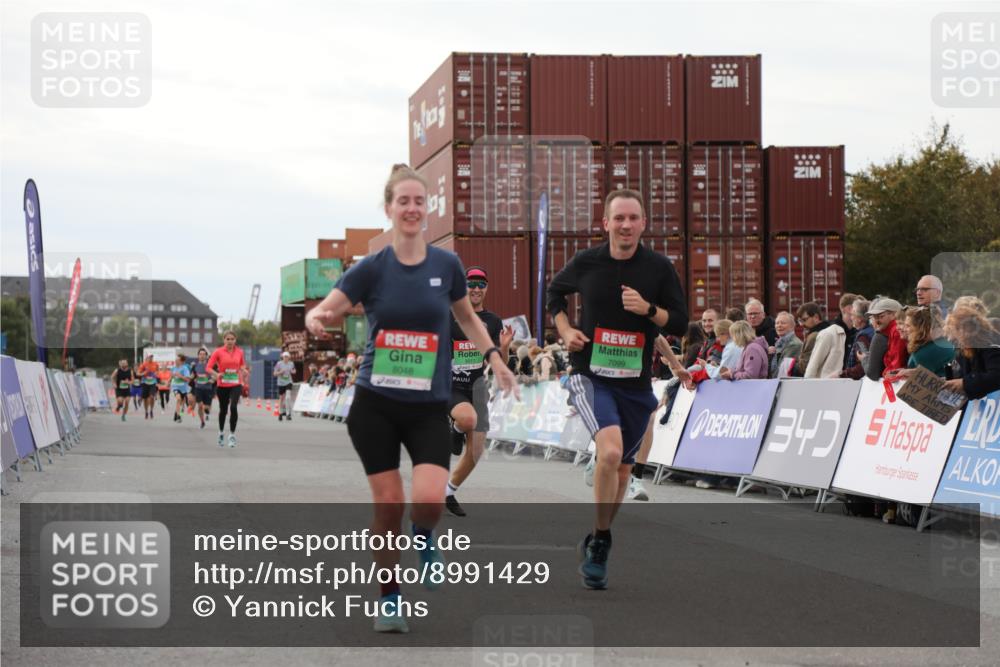 03.10.2025 - Köhlbrandbrückenlauf Yannick Fuchs http://msf.ph/oto/8991429 03.10.2025 16:02:49 Ziel 7099, 7102, 7180, 7277, 7278, 7386, 8048, 9511, 9595, 9670 meine-sportfotos.de