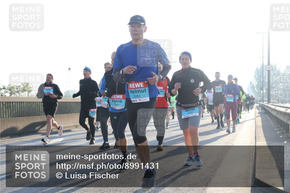 03.10.2025 - Köhlbrandbrückenlauf Luisa Fischer http://msf.ph/oto/8991431 03.10.2025 10:16:22 Position 3 1340, 3261, 3493, 1 meine-sportfotos.de