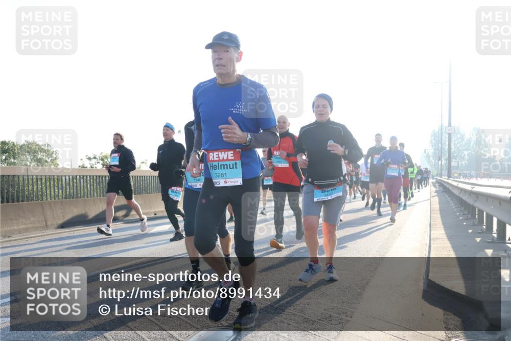 03.10.2025 - Köhlbrandbrückenlauf Luisa Fischer http://msf.ph/oto/8991434 03.10.2025 10:16:22 Position 3 1340, 3261, 3493 meine-sportfotos.de