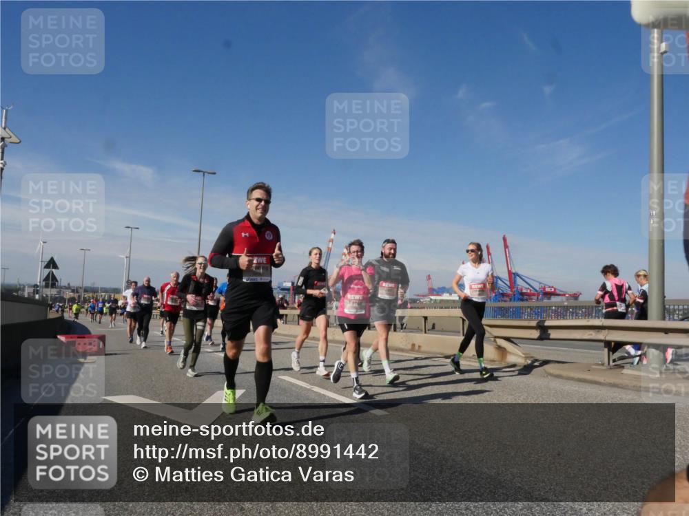 03.10.2025 - Köhlbrandbrückenlauf Matties Gatica Varas http://msf.ph/oto/8991442 03.10.2025 12:42:26 Position 2  meine-sportfotos.de