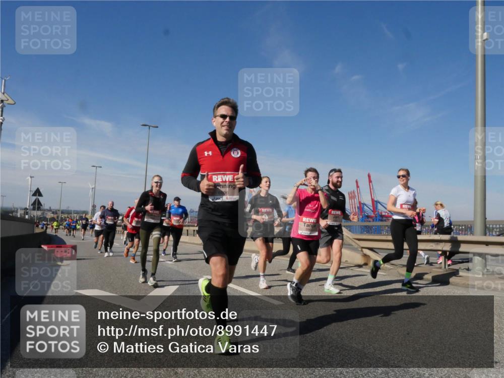 03.10.2025 - Köhlbrandbrückenlauf Matties Gatica Varas http://msf.ph/oto/8991447 03.10.2025 12:42:26 Position 2 6696 meine-sportfotos.de