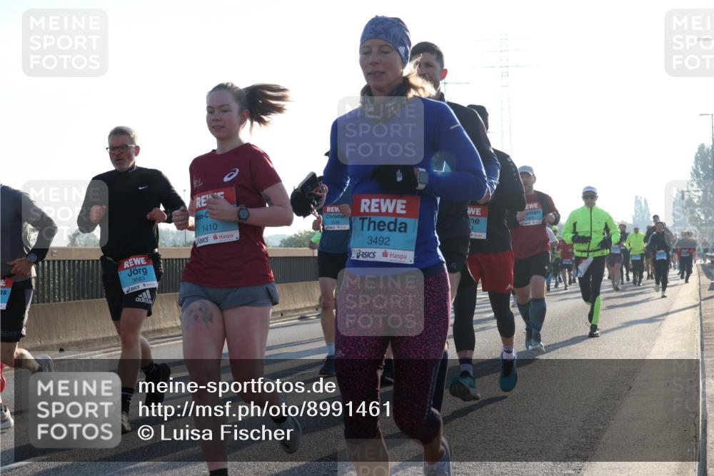 03.10.2025 - Köhlbrandbrückenlauf Luisa Fischer http://msf.ph/oto/8991461 03.10.2025 10:16:25 Position 3 1410, 3683, 3492 meine-sportfotos.de