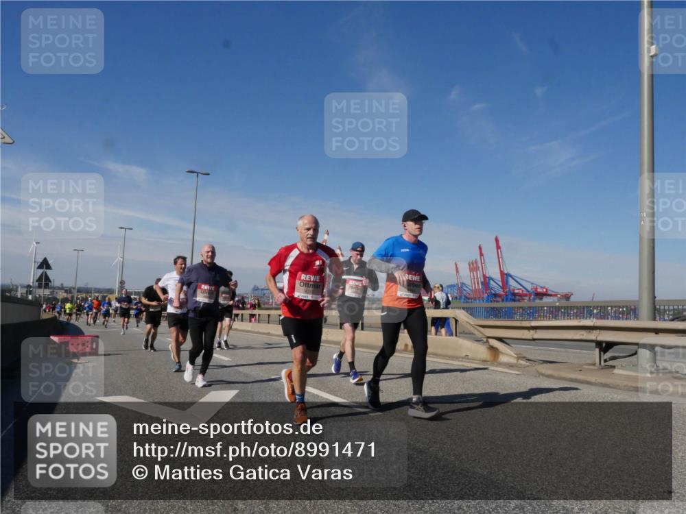 03.10.2025 - Köhlbrandbrückenlauf Matties Gatica Varas http://msf.ph/oto/8991471 03.10.2025 12:42:29 Position 2 431 meine-sportfotos.de