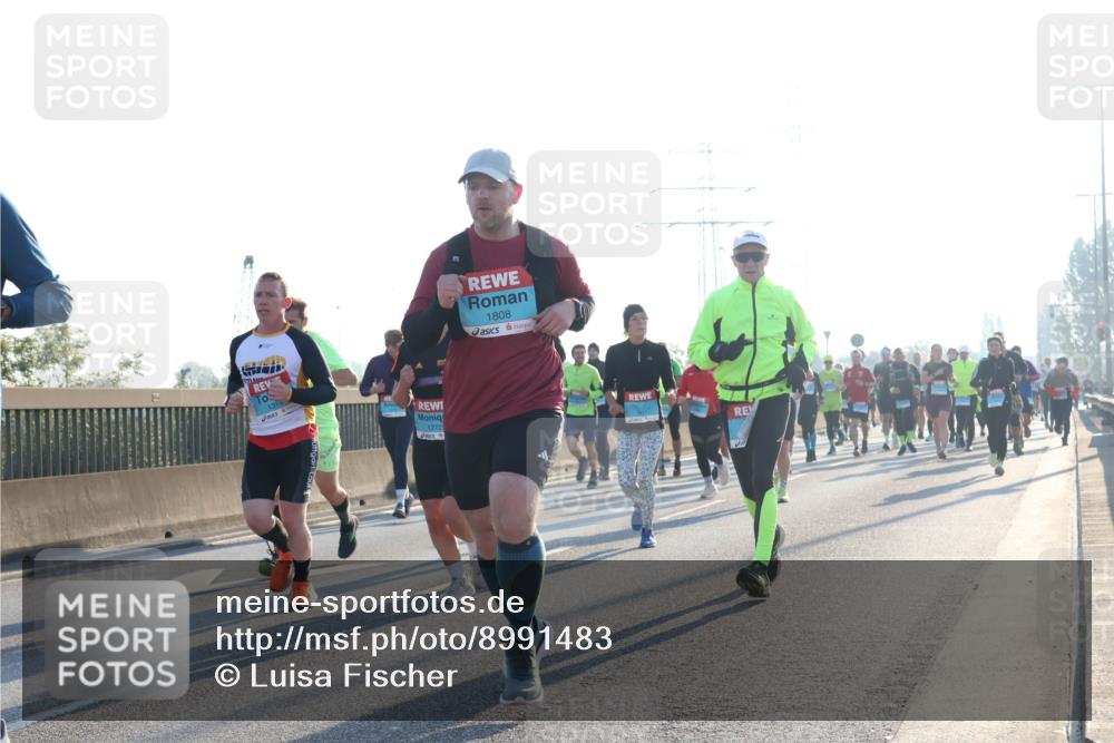 03.10.2025 - Köhlbrandbrückenlauf Luisa Fischer http://msf.ph/oto/8991483 03.10.2025 10:16:27 Position 3 1314, 1272, 1808 meine-sportfotos.de