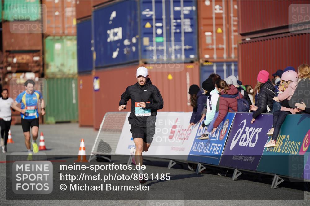 03.10.2025 - Köhlbrandbrückenlauf Michael Burmester http://msf.ph/oto/8991485 03.10.2025 09:47:40 Ziel 1062 meine-sportfotos.de