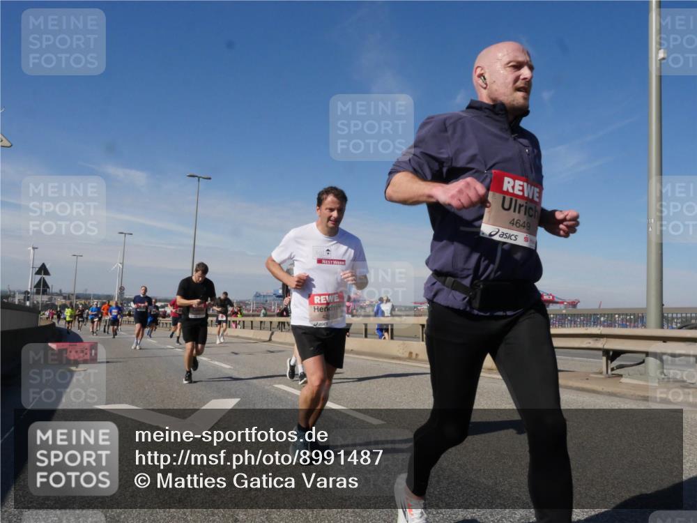 03.10.2025 - Köhlbrandbrückenlauf Matties Gatica Varas http://msf.ph/oto/8991487 03.10.2025 12:42:30 Position 2 4213, 4649, 118 meine-sportfotos.de
