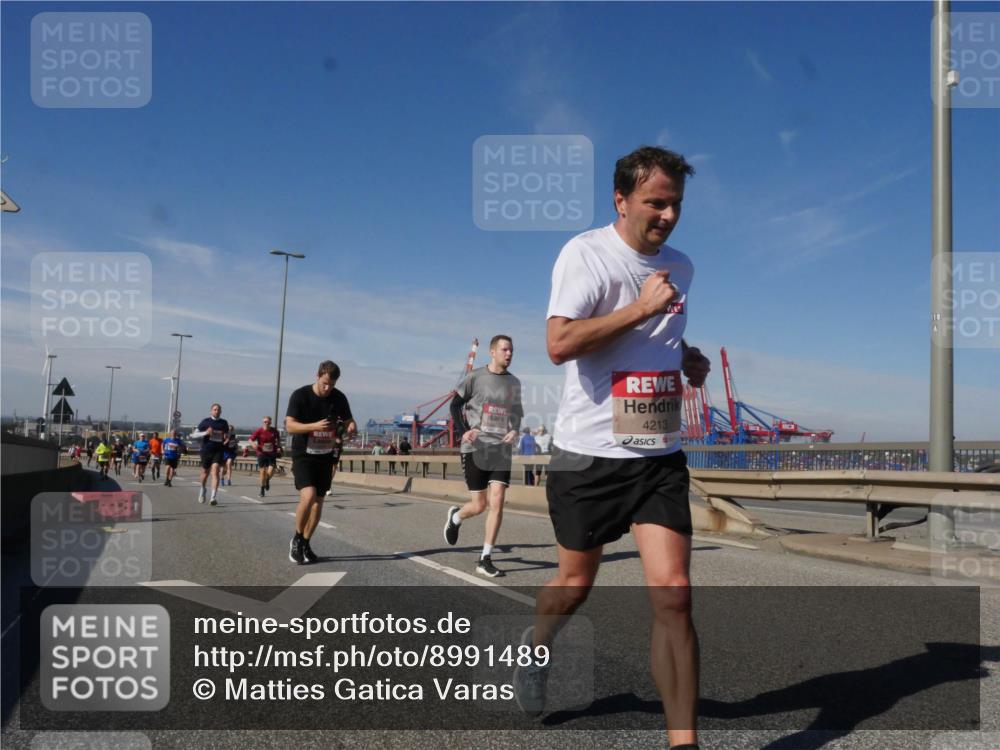 03.10.2025 - Köhlbrandbrückenlauf Matties Gatica Varas http://msf.ph/oto/8991489 03.10.2025 12:42:31 Position 2 4213 meine-sportfotos.de