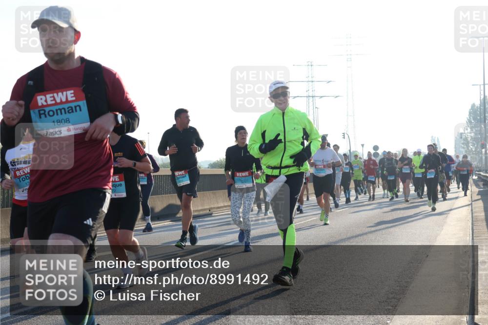 03.10.2025 - Köhlbrandbrückenlauf Luisa Fischer http://msf.ph/oto/8991492 03.10.2025 10:16:27 Position 3 1808, 13, 202, 1015 meine-sportfotos.de