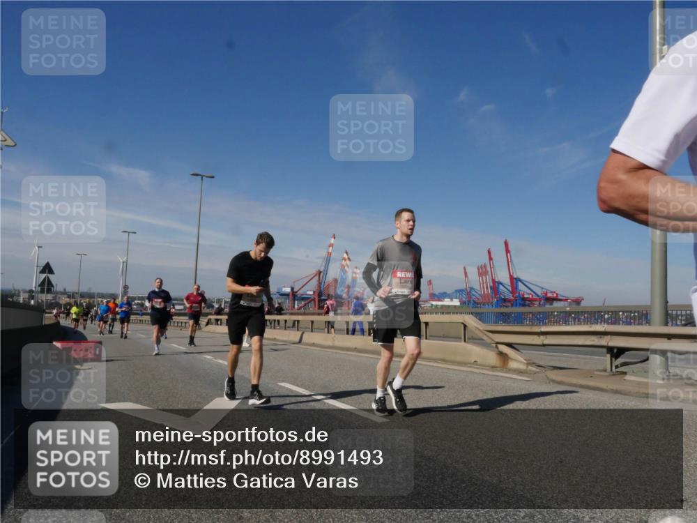 03.10.2025 - Köhlbrandbrückenlauf Matties Gatica Varas http://msf.ph/oto/8991493 03.10.2025 12:42:31 Position 2  meine-sportfotos.de