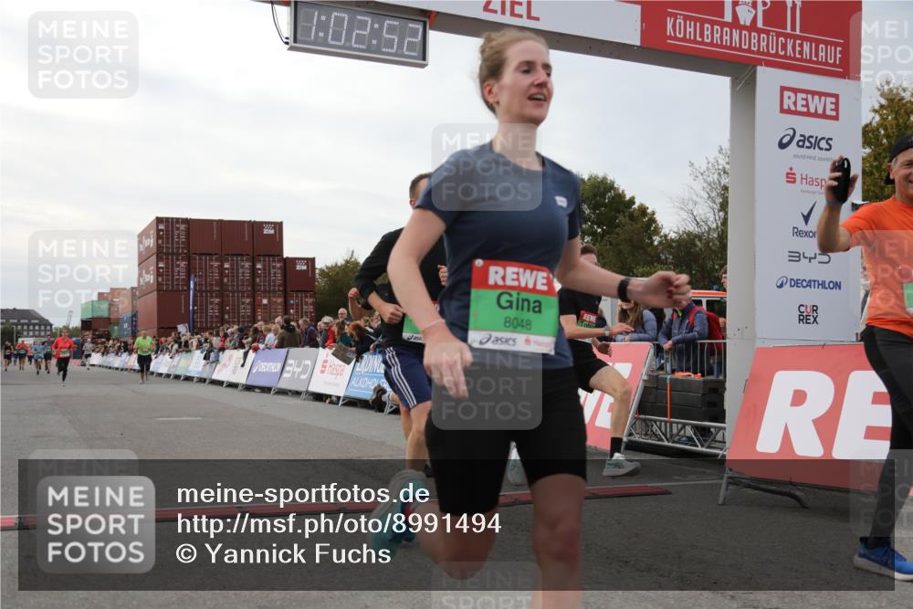 03.10.2025 - Köhlbrandbrückenlauf Yannick Fuchs http://msf.ph/oto/8991494 03.10.2025 16:02:51 Ziel 7099, 7180, 7277, 7278, 7386, 7923, 8048, 9023, 9511, 9595, 9670 meine-sportfotos.de