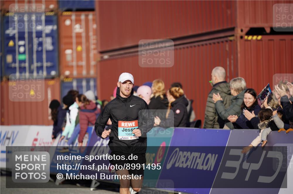 03.10.2025 - Köhlbrandbrückenlauf Michael Burmester http://msf.ph/oto/8991495 03.10.2025 09:47:41 Ziel 1062, 3304 meine-sportfotos.de