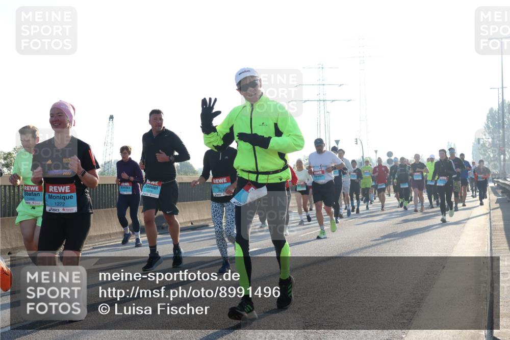 03.10.2025 - Köhlbrandbrückenlauf Luisa Fischer http://msf.ph/oto/8991496 03.10.2025 10:16:28 Position 3 2022, 1015, 1259, 1272 meine-sportfotos.de