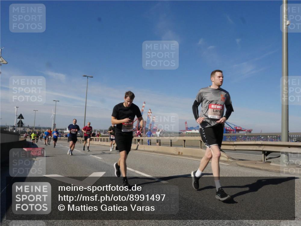 03.10.2025 - Köhlbrandbrückenlauf Matties Gatica Varas http://msf.ph/oto/8991497 03.10.2025 12:42:32 Position 2 5096 meine-sportfotos.de