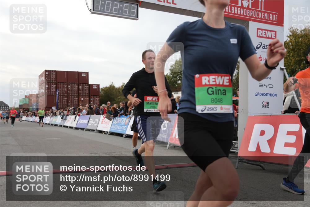 03.10.2025 - Köhlbrandbrückenlauf Yannick Fuchs http://msf.ph/oto/8991499 03.10.2025 16:02:51 Ziel 7099, 7180, 7277, 7278, 7386, 7923, 8048, 9023, 9511, 9595, 9670 meine-sportfotos.de