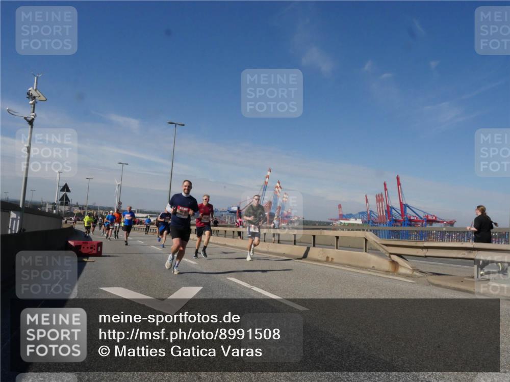 03.10.2025 - Köhlbrandbrückenlauf Matties Gatica Varas http://msf.ph/oto/8991508 03.10.2025 12:42:33 Position 2  meine-sportfotos.de